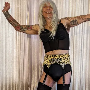 leopard print suspender belt in satin with 6 straps